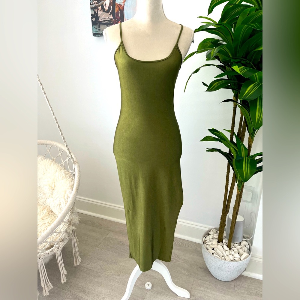 ✨3/$15✨ Unbranded bodycon olive green dress, Medium